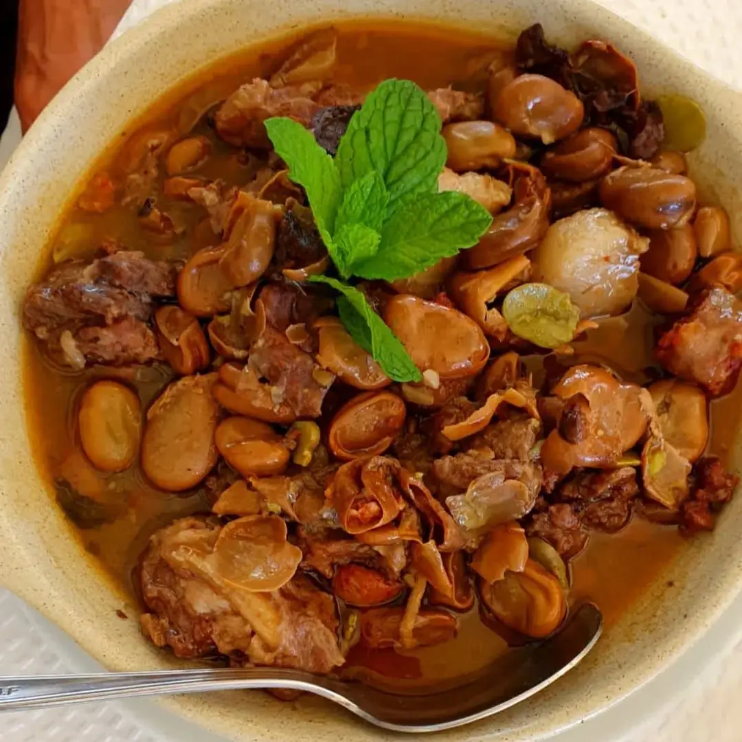 Algarve-style broad beans, the tour's traditional lunch